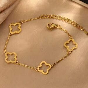 18 K  Gold Clover bracelet adjustable luxury gold
